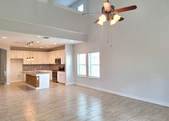 Home for sale at 5801 Devonwood St in Cibolo, TX — photo 4