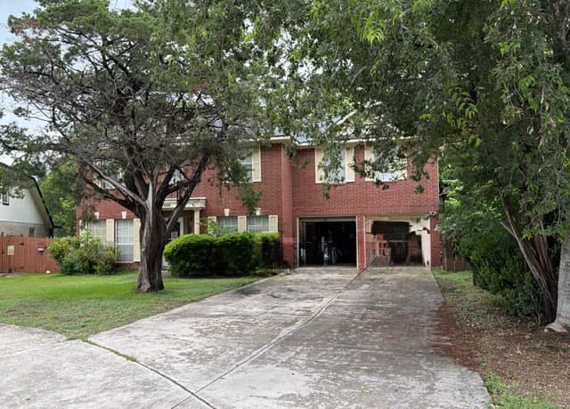 Home for sale at 111 Rimdale in Universal City, TX — photo 2