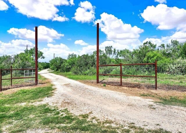 Home for sale at 618 Private Road 5769 in Castroville, TX — photo 5