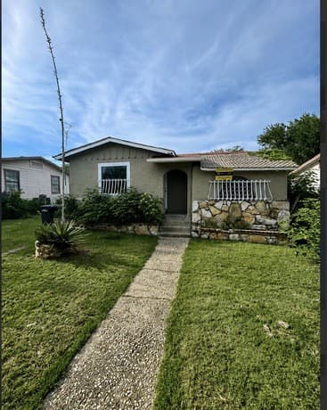 Home for sale at 627 Bexar Dr in San Antonio, TX — photo 1