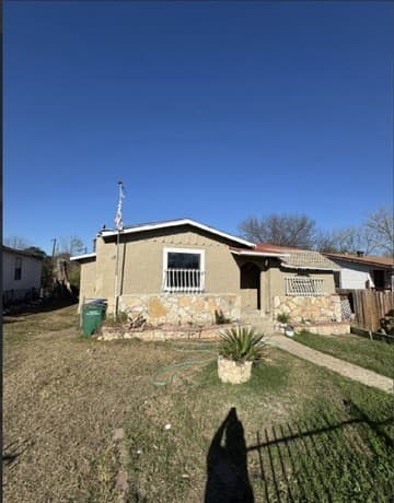 Home for sale at 627 Bexar Dr in San Antonio, TX — photo 3