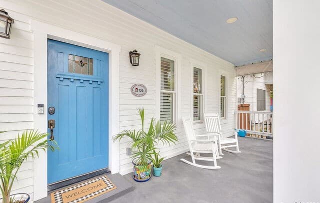 4-bedroom rental at 728 E Guenther St in San Antonio, TX — photo 2