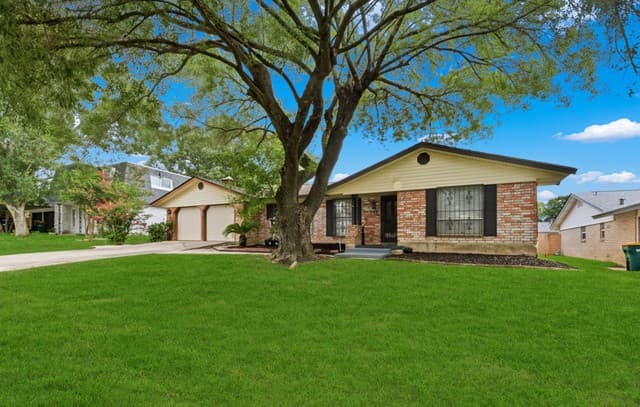 Home for sale at 323 Madrid in Universal City, TX — photo 3