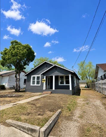 Home for sale at 723 Waverly Ave in San Antonio, TX — photo 1