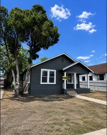 Home for sale at 723 Waverly Ave in San Antonio, TX — photo 2