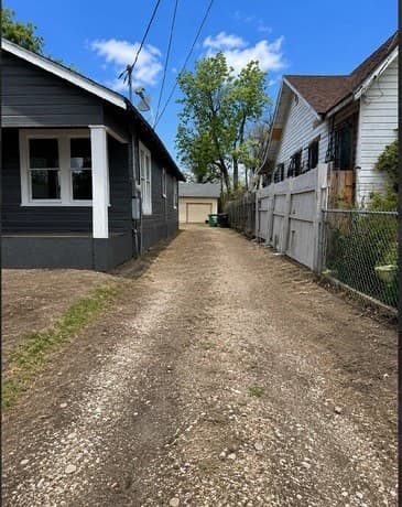 Home for sale at 723 Waverly Ave in San Antonio, TX — photo 3