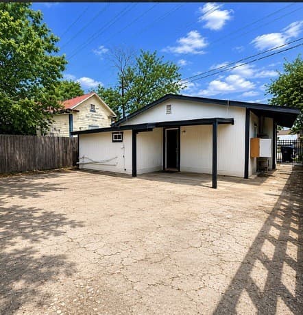 Home for sale at 915 N San Marcos in San Antonio, TX — photo 2