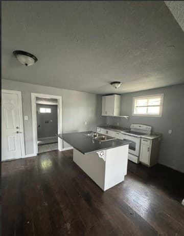 Home for sale at 915 N San Marcos in San Antonio, TX — photo 3