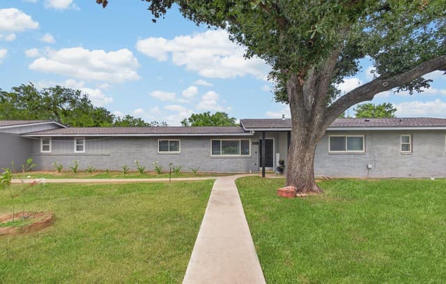 Home for sale at 203 & 209 Greenlawn in Pleasanton, TX — photo 2
