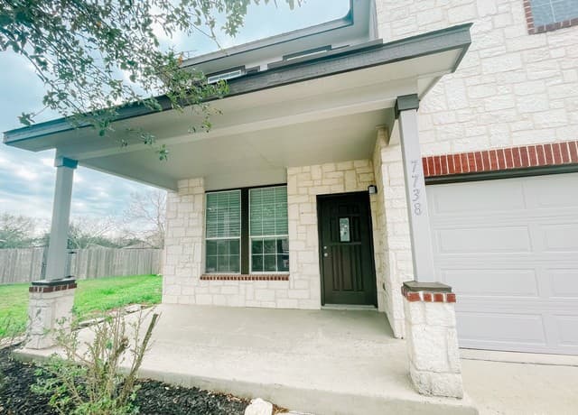 3-bedroom rental at 7738 Paraiso Cir in Boerne, TX — photo 2