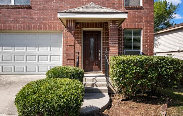 4-bedroom rental at 9111 Spiral Woods in Universal City, TX — photo 3