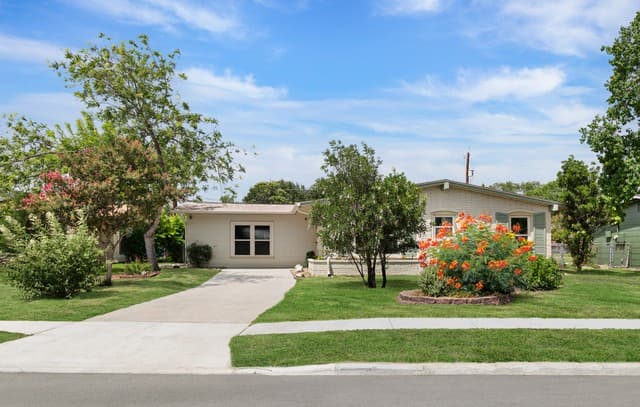 Home for sale at 107 Shropshire Dr in San Antonio, TX — photo 1
