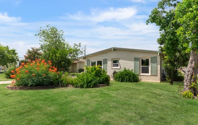 Home for sale at 107 Shropshire Dr in San Antonio, TX — photo 3