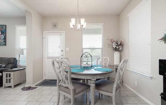 5-bedroom rental at 608 Smooth Wine in Cibolo, TX — photo 4