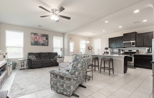 5-bedroom rental at 608 Smooth Wine in Cibolo, TX — photo 5