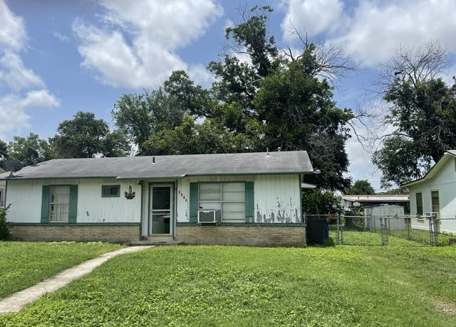 Home for sale at 6438 Buena Vista in San Antonio, TX — photo 2
