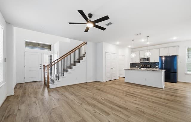 4-bedroom rental at 9310 McCoy Pass in Converse, TX — photo 5