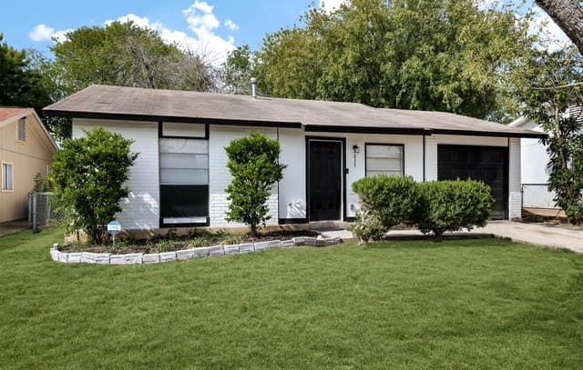 Home for sale at 835 S Brownleaf in San Antonio, TX — photo 1