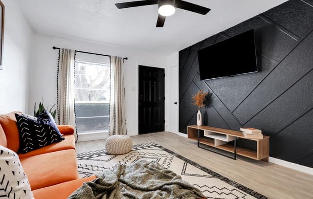 Home for sale at 835 S Brownleaf in San Antonio, TX — photo 3