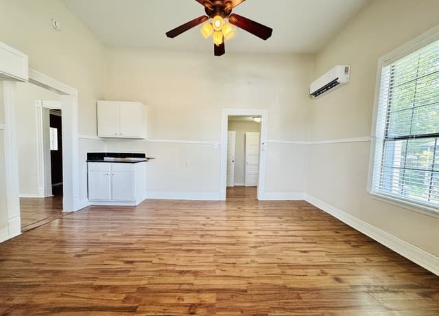 2-bedroom rental at 140 Furnish Ave in San Antonio, TX — photo 4