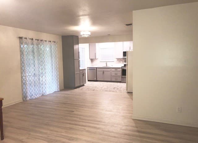 2-bedroom rental at 217 E Kronkosky St in Boerne, TX — photo 3