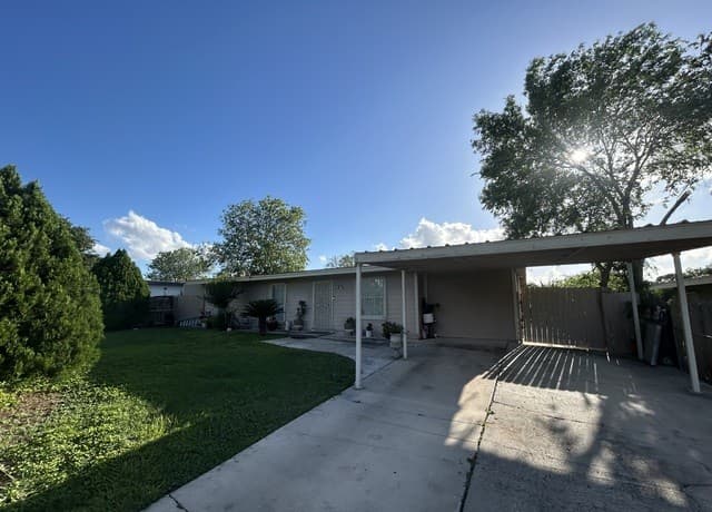 Home for sale at 7531 Alpine Valley Dr in San Antonio, TX — photo 2