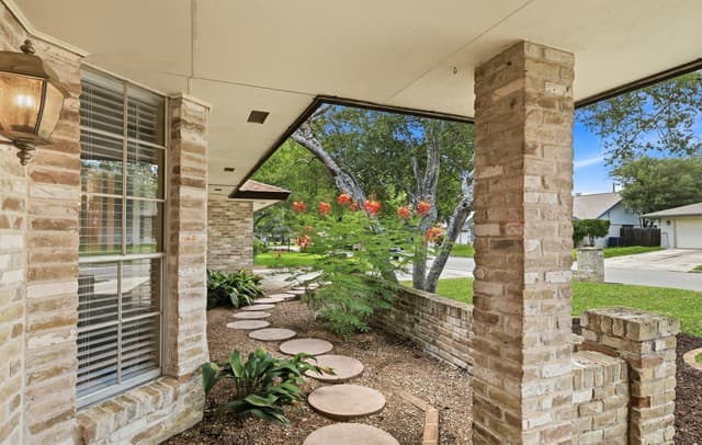 Home for sale at 418 Crestwind Dr in Windcrest, TX — photo 2