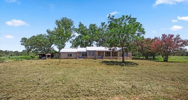 2-bedroom home for sale at 15510 Us Highway 87 W in Adkins TX
