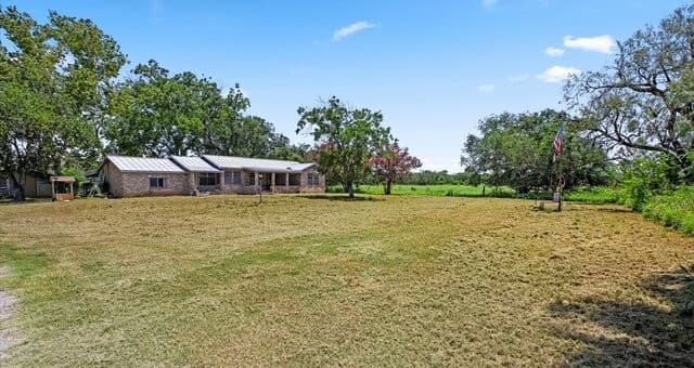 Home for sale at 15510 Us Highway 87 W in Adkins, TX — photo 2
