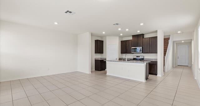 4-bedroom rental at 6555 Runaway Row in Converse, TX — photo 3