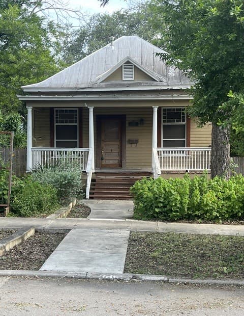 Home for sale at 432 W Woodlawn Ave in San Antonio, TX — photo 1