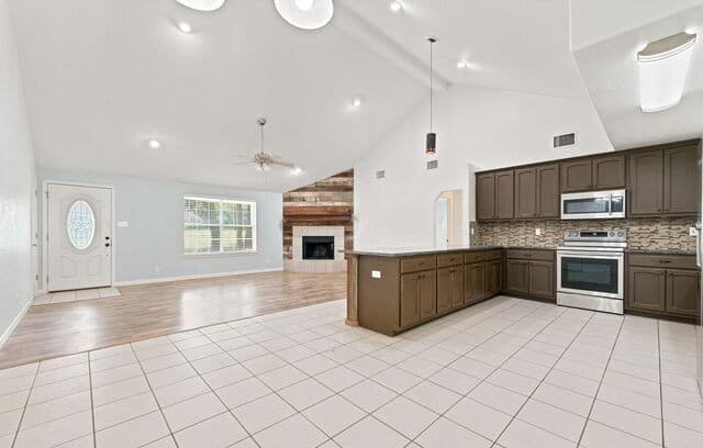 Home for sale at 104 Shadow Woods in La Vernia, TX — photo 3