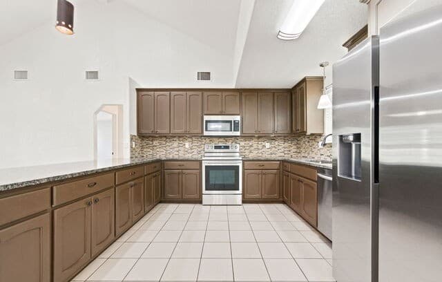Home for sale at 104 Shadow Woods in La Vernia, TX — photo 4