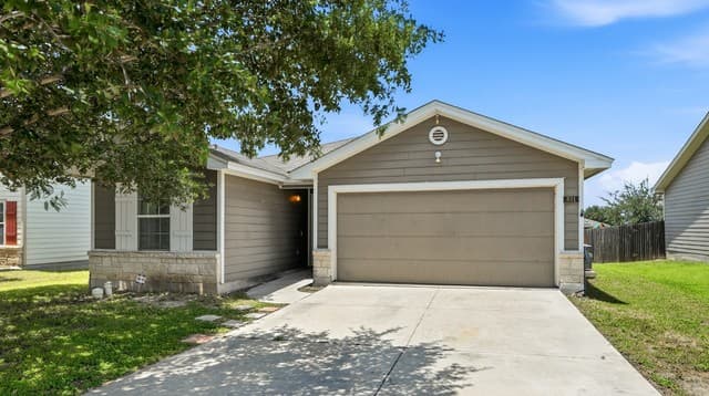 Home for sale at 831 Six Iron in San Antonio, TX — photo 3
