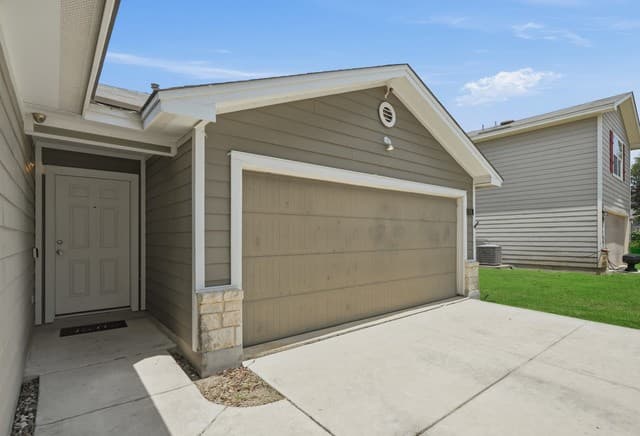 Home for sale at 831 Six Iron in San Antonio, TX — photo 4