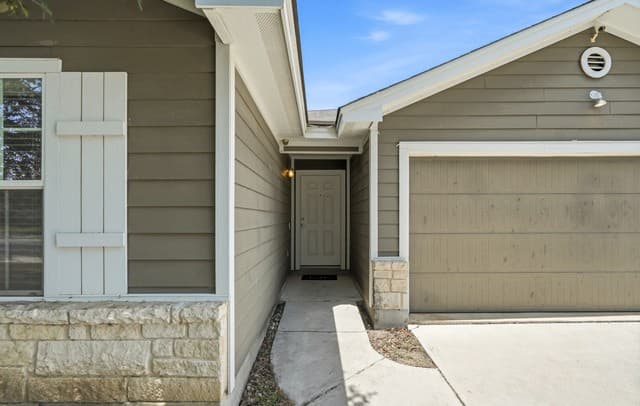 Home for sale at 831 Six Iron in San Antonio, TX — photo 5
