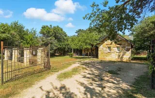 3-bedroom rental at 10B Fm 473 in Comfort, TX — photo 2