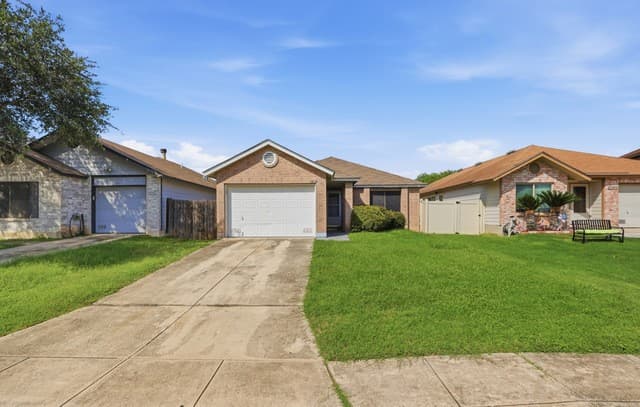 3-bedroom rental at 6810 Saharastone Dr in Converse, TX — photo 2