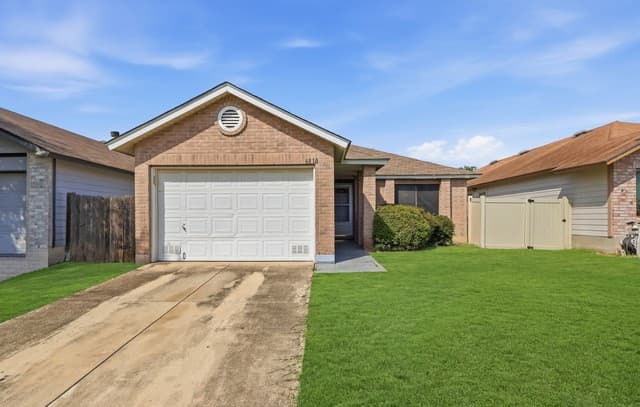 3-bedroom rental at 6810 Saharastone Dr in Converse, TX — photo 3