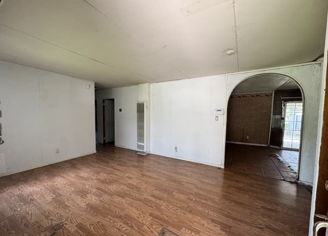 Home for sale at 318 Sublett Dr in San Antonio, TX — photo 2