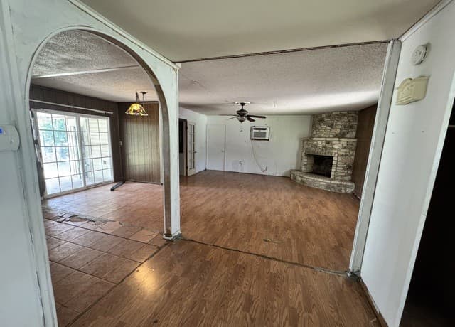 Home for sale at 318 Sublett Dr in San Antonio, TX — photo 3