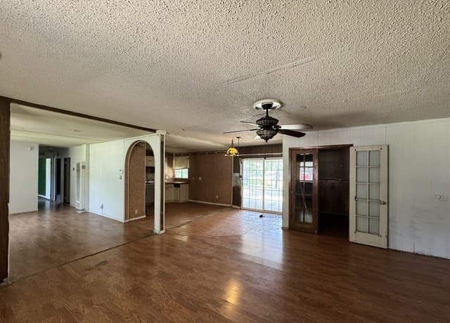 Home for sale at 318 Sublett Dr in San Antonio, TX — photo 4