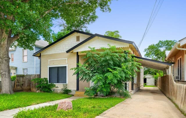 Home for sale at 811 Lamar St in San Antonio, TX — photo 1