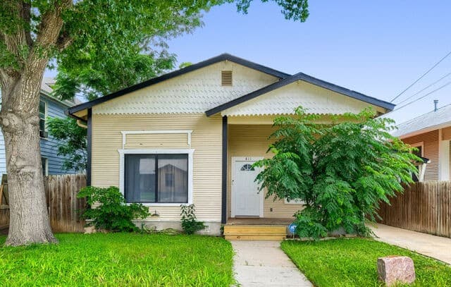 Home for sale at 811 Lamar St in San Antonio, TX — photo 2
