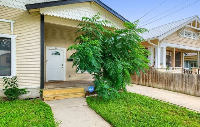 Home for sale at 811 Lamar St in San Antonio, TX — photo 3