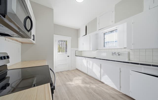 2-bedroom rental at 122 Biering Unit 2 in San Antonio, TX — photo 5