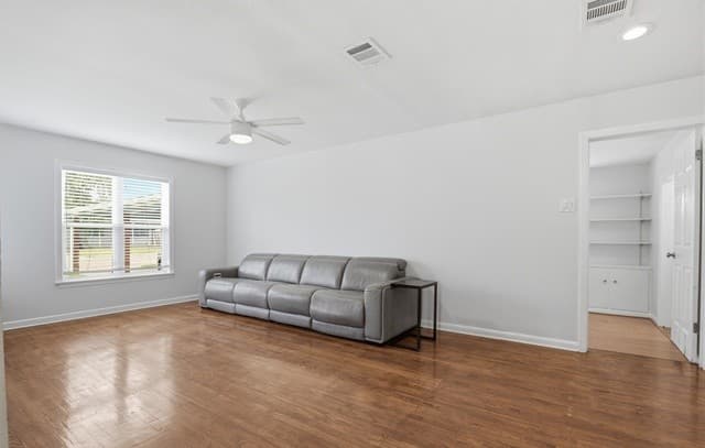Home for sale at 511 Lovera Blvd in San Antonio, TX — photo 5
