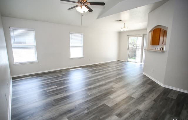 3-bedroom rental at 3444 Whisper Blf in Schertz, TX — photo 3