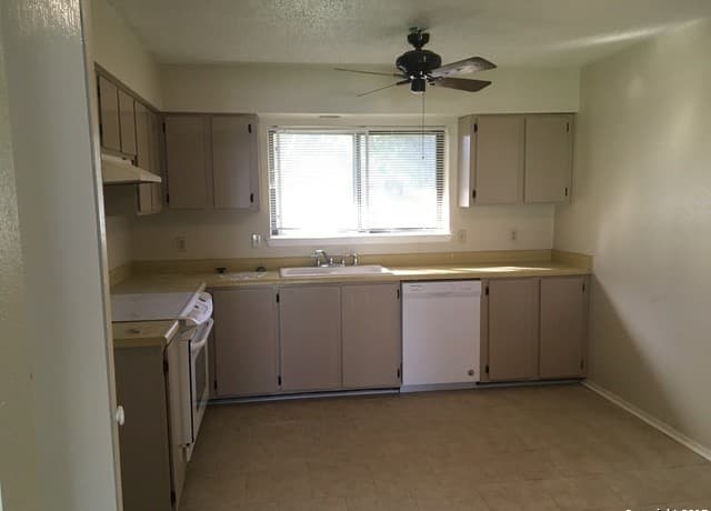 3-bedroom rental at 501 Marilyn Dr in Schertz, TX — photo 3