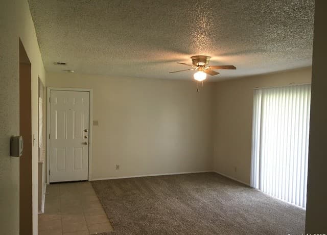 3-bedroom rental at 501 Marilyn Dr in Schertz, TX — photo 4